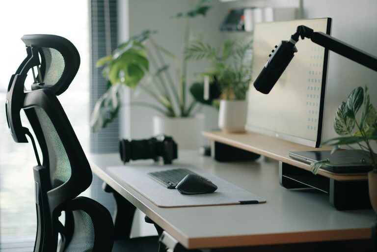Desk Setup Tips for Focus and Comfort: Creating Your Ideal Workspace